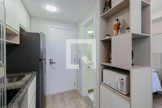Cozinha de kitnet/studio à venda com 1 quarto, 26m² em Liberdade, São Paulo