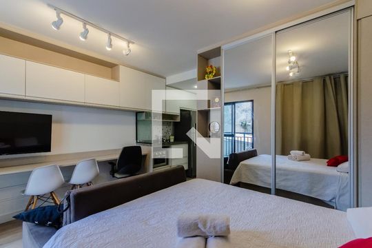 Sala/Quarto de kitnet/studio à venda com 1 quarto, 26m² em Liberdade, São Paulo