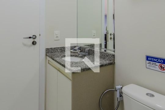 Banheiro de kitnet/studio à venda com 1 quarto, 26m² em Liberdade, São Paulo