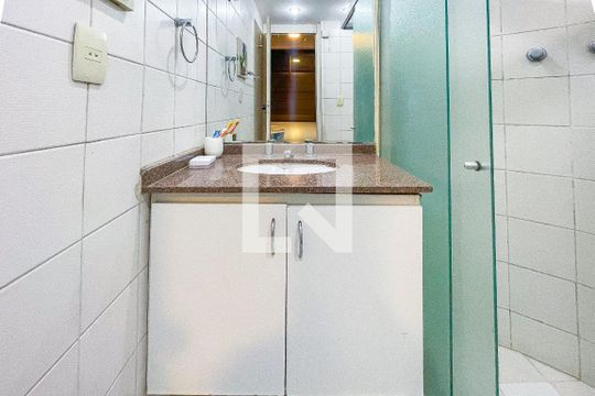 Banheiro de apartamento para alugar com 1 quarto, 35m² em Jardim Paulista, São Paulo