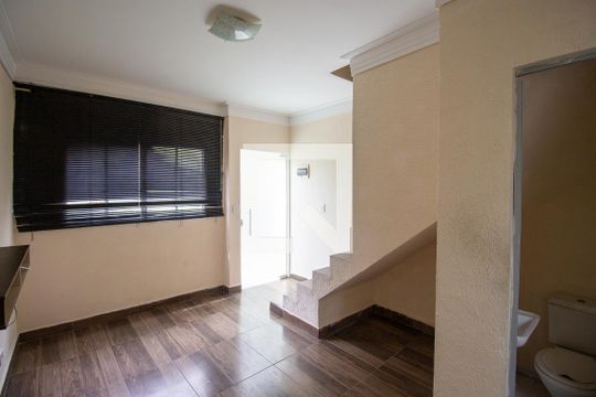 Sala de casa de condomínio para alugar com 2 quartos, 41m² em Parada Xv de Novembro, São Paulo