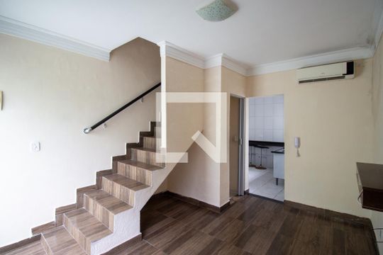 Sala de casa de condomínio para alugar com 2 quartos, 41m² em Parada Xv de Novembro, São Paulo