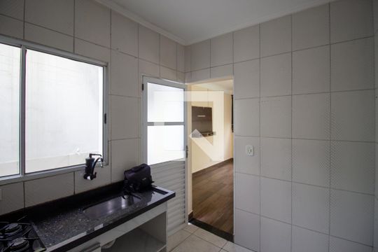 Cozinha de casa de condomínio para alugar com 2 quartos, 41m² em Parada Xv de Novembro, São Paulo