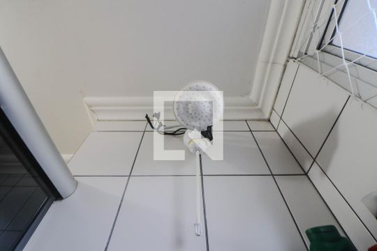 Banheiro de apartamento à venda com 2 quartos, 63m² em Sarandi, Porto Alegre