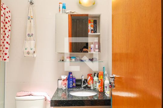Banheiro da Suíte de casa à venda com 3 quartos, 73m² em Vila Mazzei, São Paulo