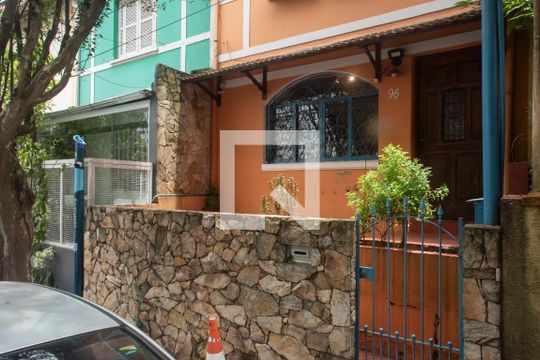 Fachada de casa à venda com 2 quartos, 120m² em Vila Clementino, São Paulo