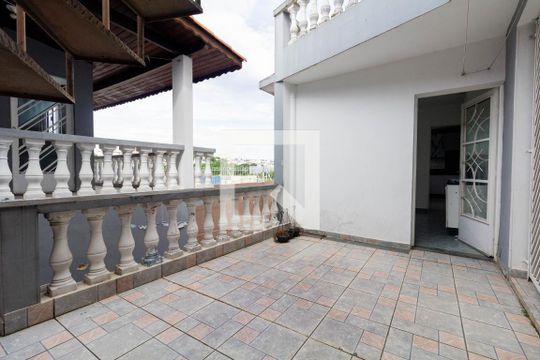 Quintal de casa à venda com 3 quartos, 304m² em Jardim Brasilia, São Paulo