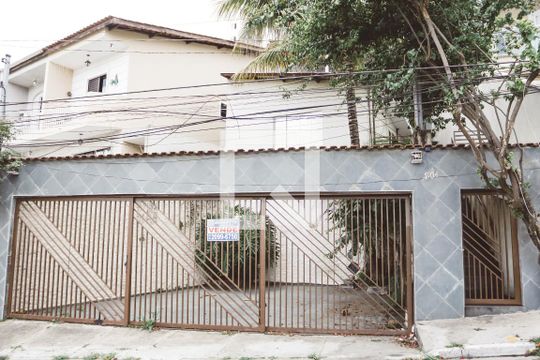 Fachada de casa à venda com 3 quartos, 142m² em Vila Prado, São Paulo