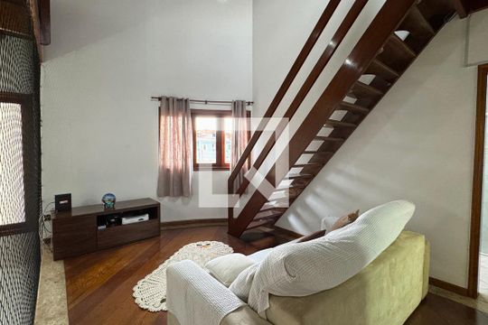 Sala de TV de casa para alugar com 3 quartos, 300m² em Jardim Silveira, Barueri