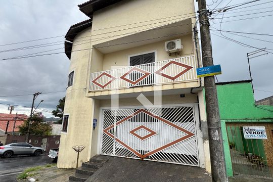 Fachada de casa para alugar com 3 quartos, 300m² em Jardim Silveira, Barueri