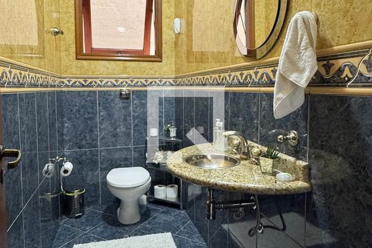 Lavabo de casa para alugar com 3 quartos, 300m² em Jardim Silveira, Barueri