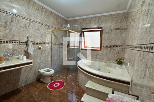 Banheiro da Suíte 1 de casa para alugar com 3 quartos, 300m² em Jardim Silveira, Barueri