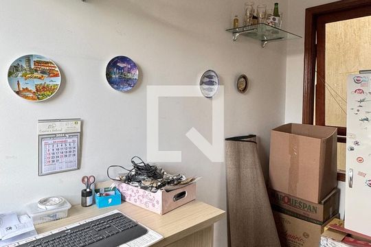 Escritório de casa para alugar com 3 quartos, 300m² em Jardim Silveira, Barueri