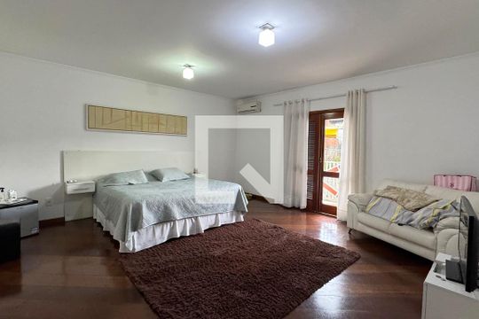 Suíte 1 de casa para alugar com 3 quartos, 300m² em Jardim Silveira, Barueri