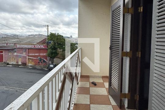 sacada da Suíte 1 de casa para alugar com 3 quartos, 300m² em Jardim Silveira, Barueri