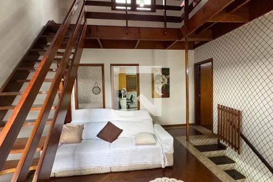 Sala de TV de casa para alugar com 3 quartos, 300m² em Jardim Silveira, Barueri