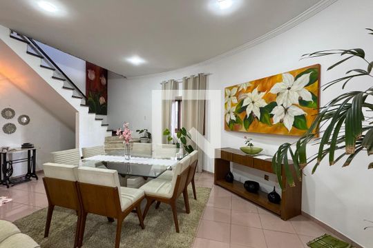 Sala de Jantar de casa para alugar com 3 quartos, 300m² em Jardim Silveira, Barueri