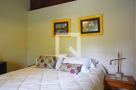 Quarto 1 de casa de condomínio para alugar com 4 quartos, 380m² em Lagoa da Conceição, Florianópolis