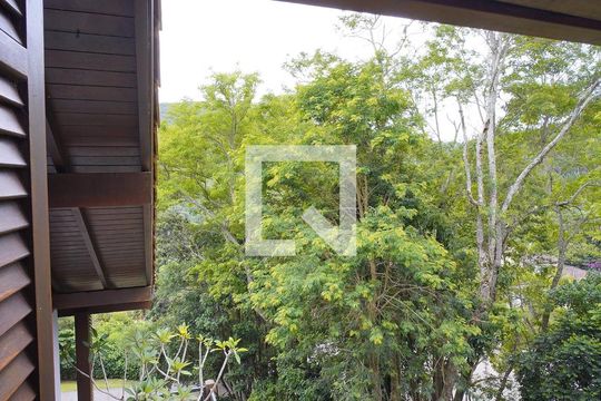 Suíte - Vista de casa de condomínio para alugar com 4 quartos, 380m² em Lagoa da Conceição, Florianópolis