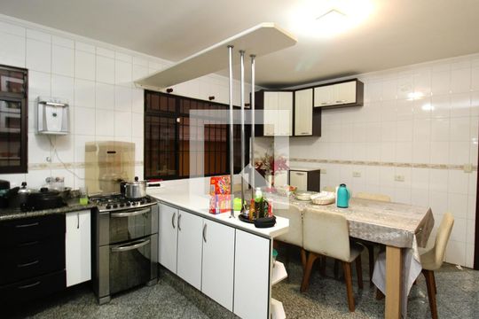 Cozinha de casa para alugar com 3 quartos, 210m² em Vila Paiva, São Paulo