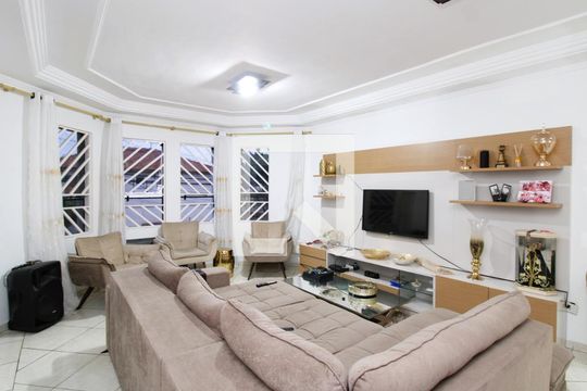 Casa para alugar com 3 quartos, 210m² em Vila Paiva, São Paulo