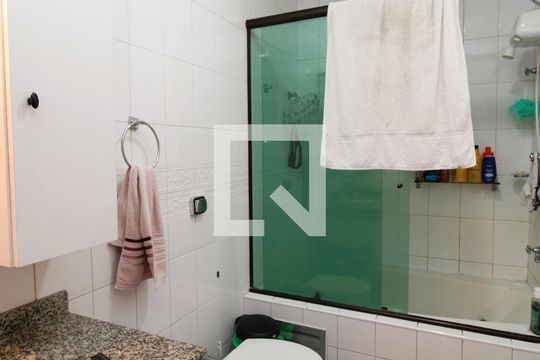 Banheiro da Suíte de casa para alugar com 3 quartos, 210m² em Vila Paiva, São Paulo