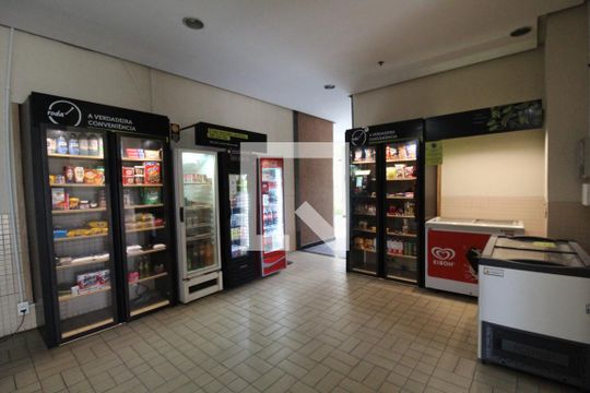 Mercadinho de apartamento para alugar com 2 quartos, 74m² em Barra da Tijuca, Rio de Janeiro
