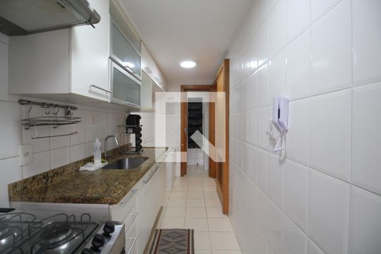Cozinha de apartamento para alugar com 2 quartos, 74m² em Barra da Tijuca, Rio de Janeiro