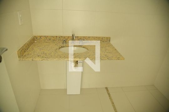 Banheiro  de apartamento à venda com 2 quartos, 54m² em Centro, São Bernardo do Campo