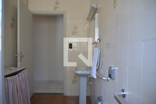 Banheiro Social de casa à venda com 3 quartos, 150m² em Santa Terezinha, Santo André