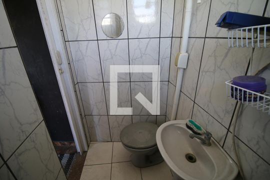 Banheiro de serviço de casa à venda com 2 quartos, 140m² em Irajá, Rio de Janeiro