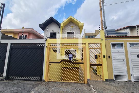 Fachada de casa à venda com 3 quartos, 245m² em Vila Lucia, São Paulo