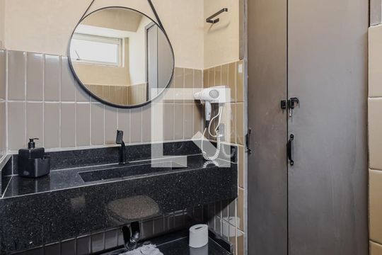 Banheiro de kitnet/studio à venda com 1 quarto, 26m² em Jardim Paulista, São Paulo