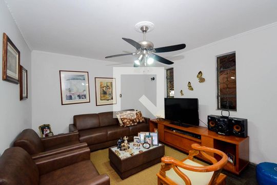 Sala de TV de casa à venda com 3 quartos, 400m² em Vila Galvão, Guarulhos
