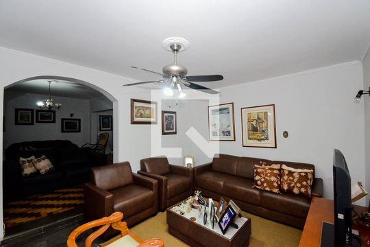 Sala de TV de casa à venda com 3 quartos, 400m² em Vila Galvão, Guarulhos
