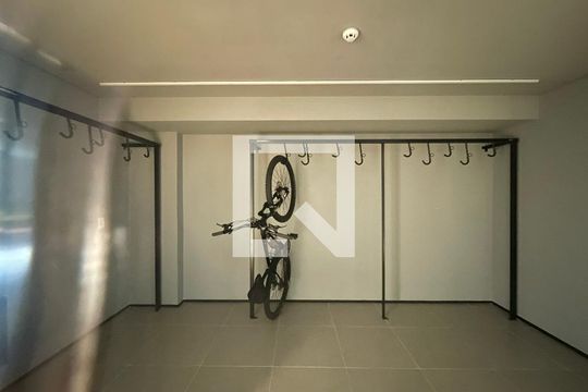 Bicicletário  de kitnet/studio à venda com 1 quarto, 25m² em Pinheiros, São Paulo