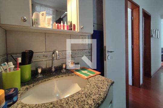 Banheiro de apartamento à venda com 2 quartos, 56m² em Jardim Amoreiras, Campinas