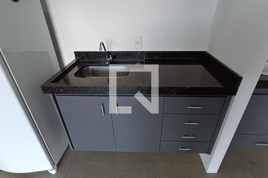 Cozinha de apartamento para alugar com 1 quarto, 33m² em Jardim Faculdade, Sorocaba