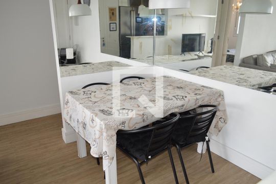 Sala de apartamento para alugar com 2 quartos, 60m² em Liberdade, São Paulo