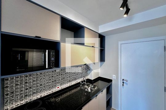 Studio de kitnet/studio para alugar com 1 quarto, 32m² em Jardim das Acacias, São Paulo