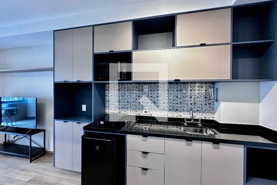 Studio de kitnet/studio para alugar com 1 quarto, 32m² em Jardim das Acacias, São Paulo