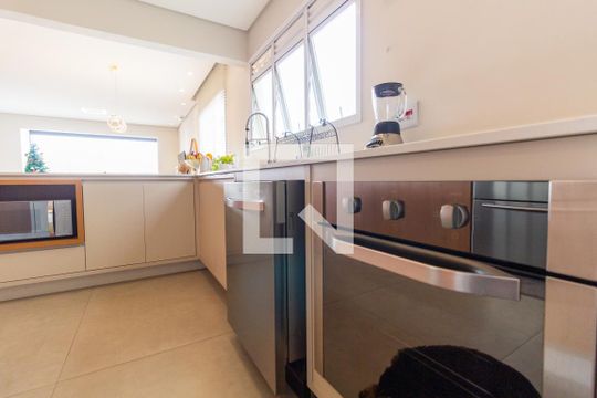 Cozinha de apartamento à venda com 3 quartos, 145m² em Vila Ipojuca, São Paulo