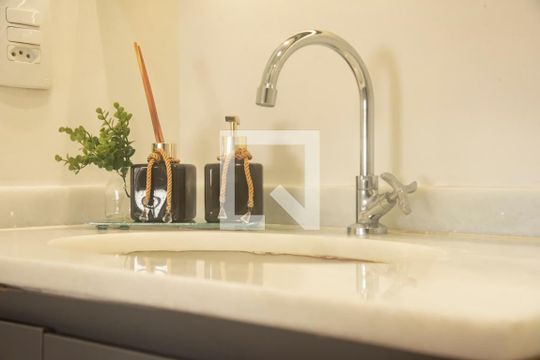 Banheiro de apartamento à venda com 1 quarto, 31m² em Mirandópolis, São Paulo