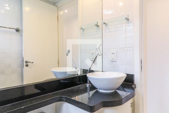 Banheiro de apartamento para alugar com 2 quartos, 45m² em Santo Amaro, São Paulo