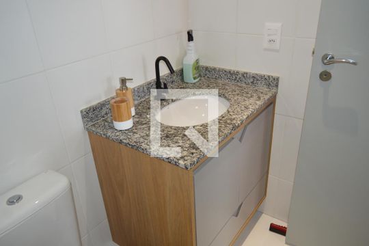 Banheiro de kitnet/studio para alugar com 1 quarto, 37m² em Ipiranga, São Paulo