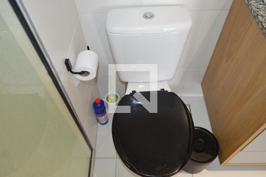 Banheiro de kitnet/studio para alugar com 1 quarto, 37m² em Ipiranga, São Paulo