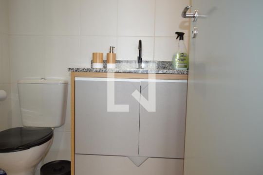 Banheiro de kitnet/studio para alugar com 1 quarto, 37m² em Ipiranga, São Paulo
