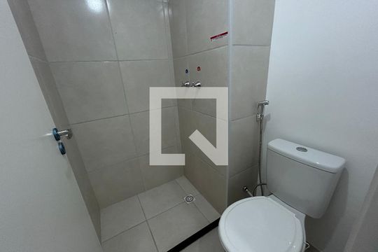 Banheiro de apartamento para alugar com 1 quarto, 35m² em Todos Os Santos, Rio de Janeiro