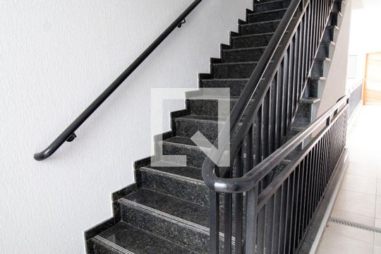 Escada Área Comum  de apartamento à venda com 1 quarto, 28m² em Penha de França, São Paulo
