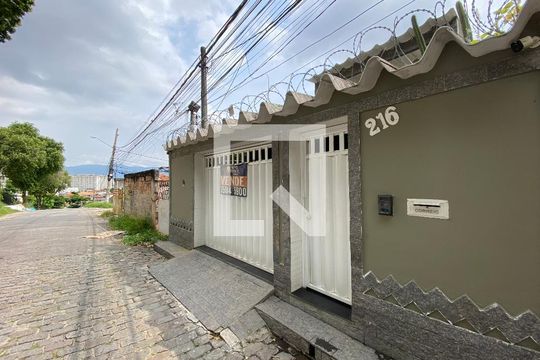 Fachada de casa à venda com 4 quartos, 120m² em Inhaúma, Rio de Janeiro